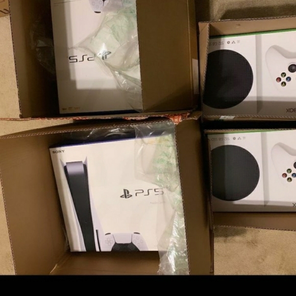 BRAND NEW PS5 - Picture 1 of 2